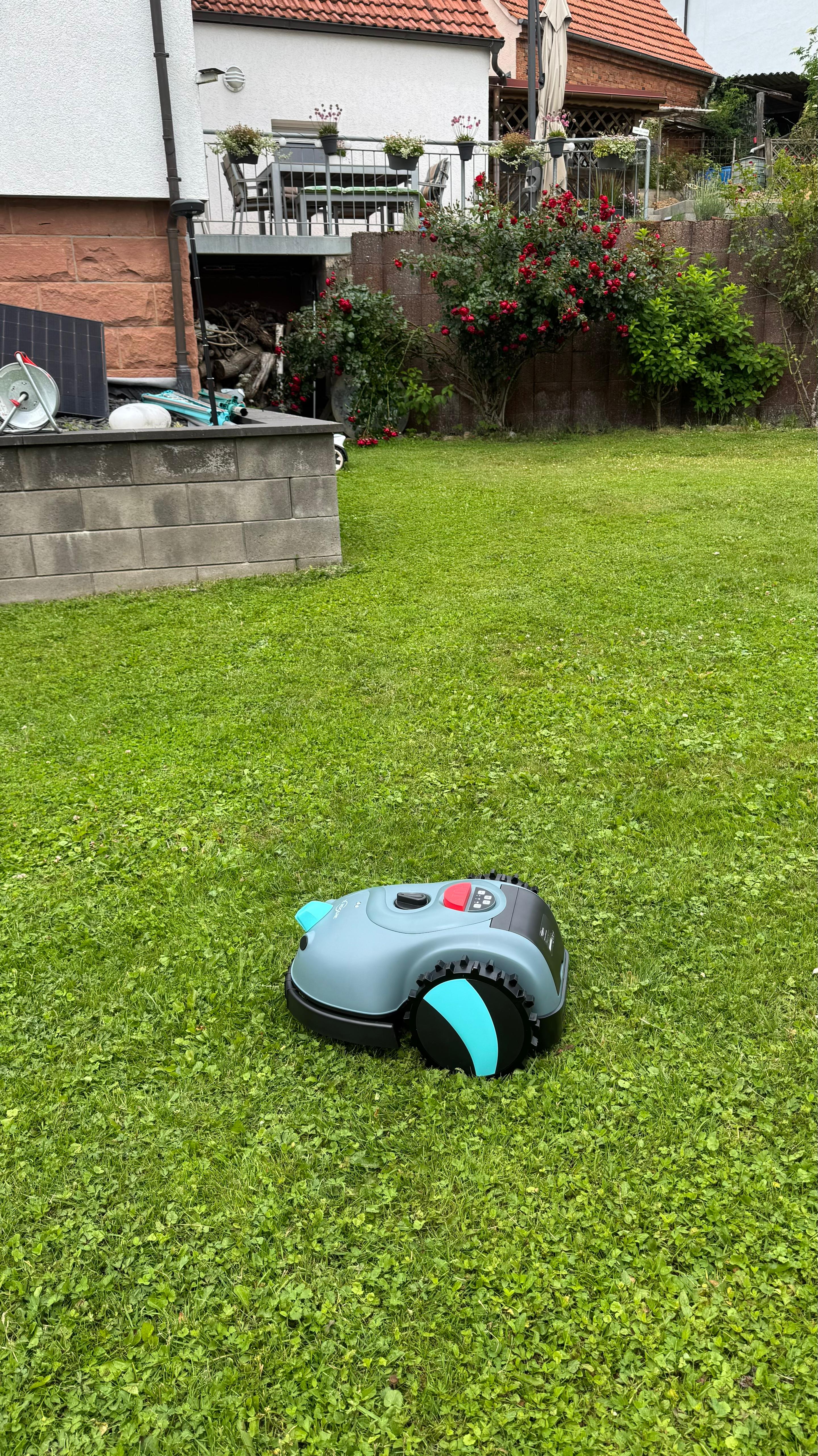 YARDCARE V100 Robotic Lawn Mower with Vision Navigation